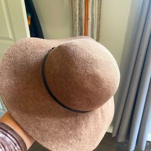 Floppy hat